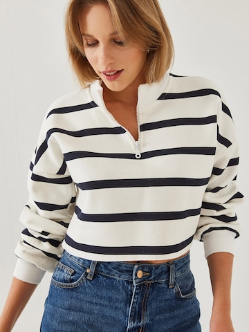 Bluză de molton de la Bianco Lucci pe alb: față