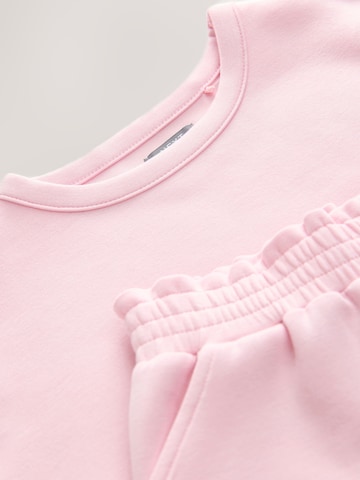 Next Set in Pink