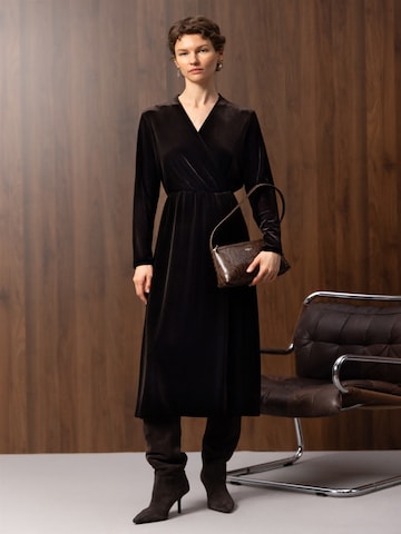 NAULOVER - Vestido ' ' em castanho: frente