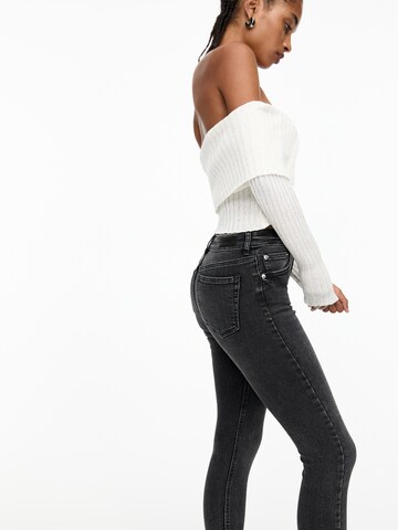 Pull&Bear Skinny Jeans in Grau