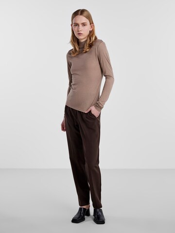 PIECES - Camiseta 'LUX' en marrón