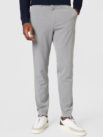 Coupe slim Pantalon 'Liam' Matinique en gris : devant