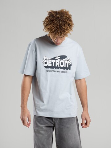 America Today Shirt in Blue: front