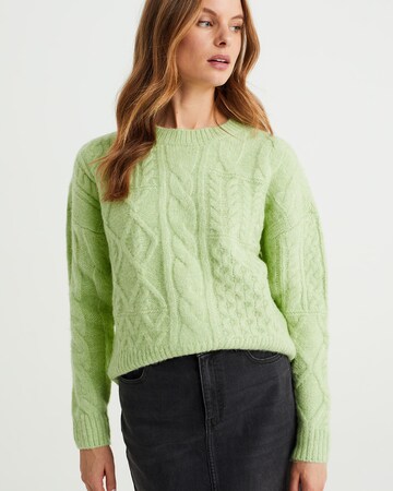 WE Fashion Sweater in Green