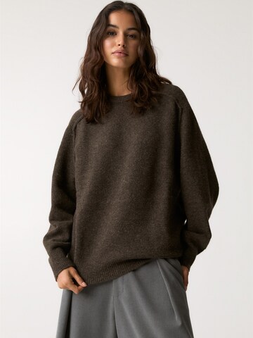 Pull&Bear Sweater in Brown: front