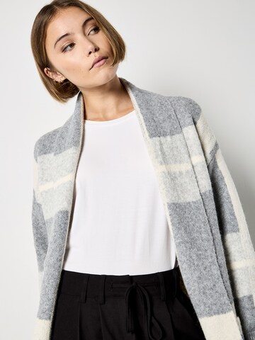 Apricot Gebreide klederdrachtjasjes ' ' in Grijs