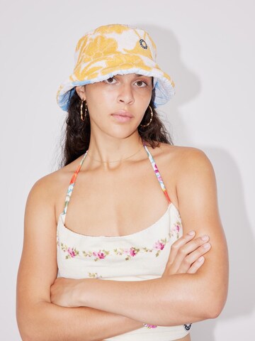 ABOUT YOU REBIRTH STUDIOS Hat 'Easy Breezy' in Yellow: front