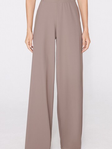 Tezenis Wide leg Pants in Brown: front