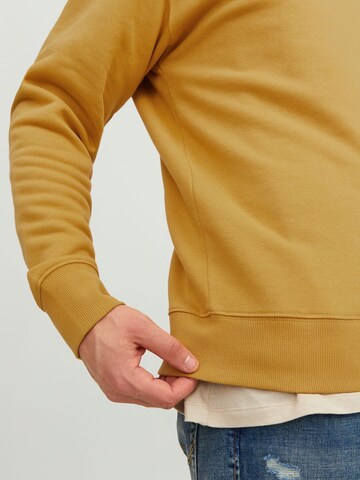 JACK & JONES Sweatshirt 'Star' i guld