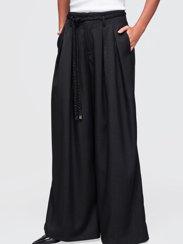 Ombre Regular Trousers in Black