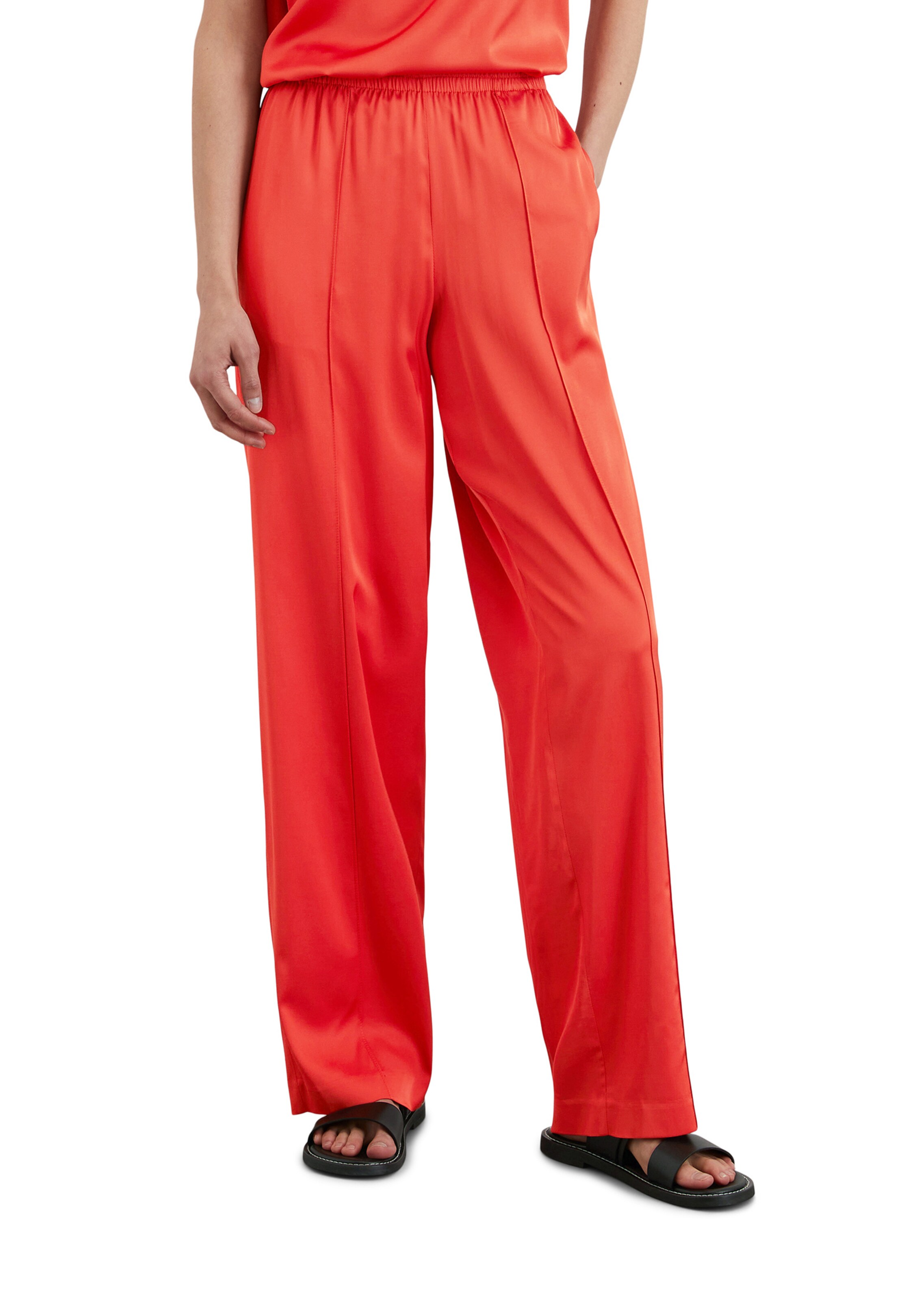 Marc O'Polo Loose fit Pants in Red: front