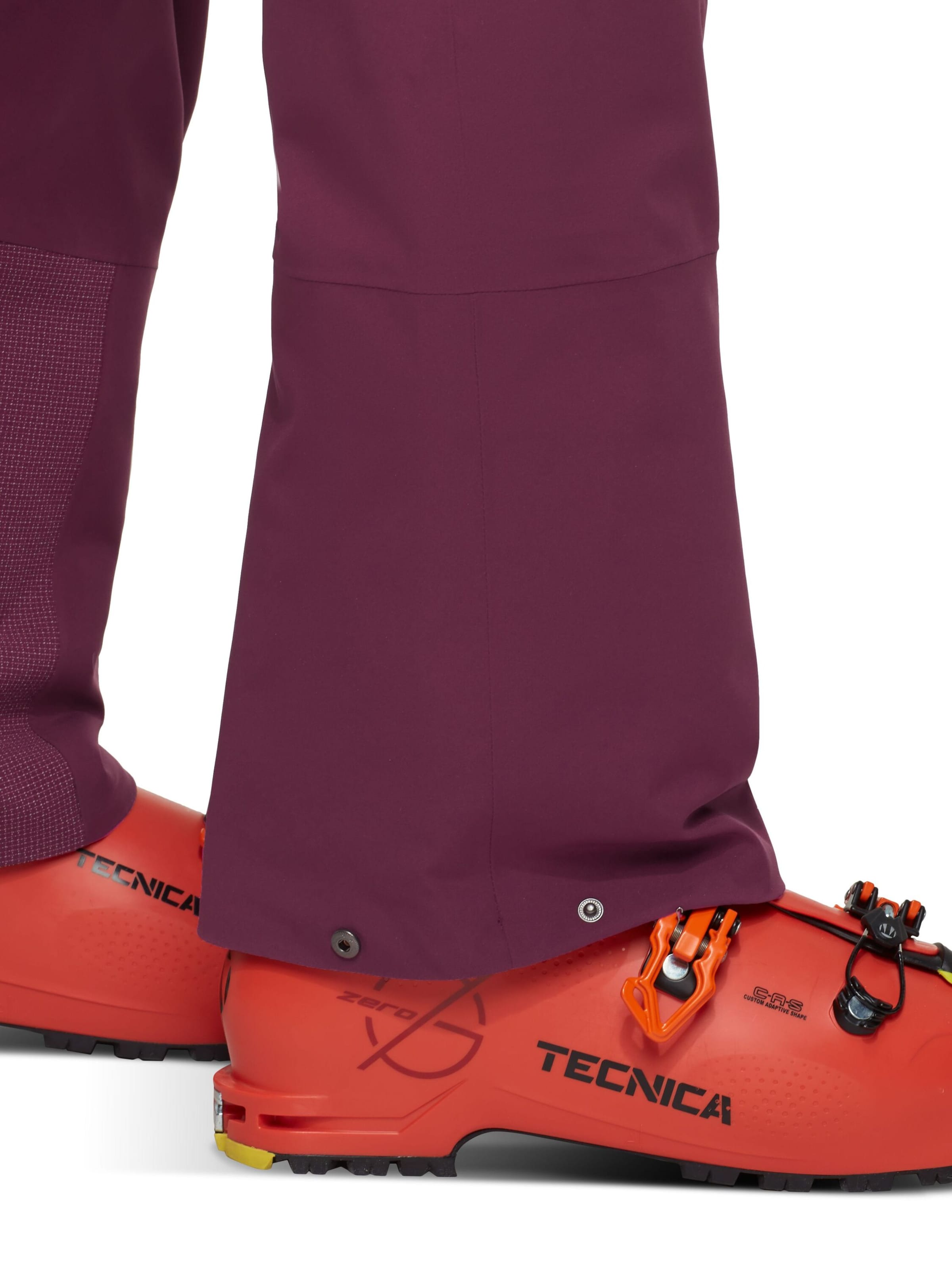 MAMMUT Loose fit Outdoor Pants in Red