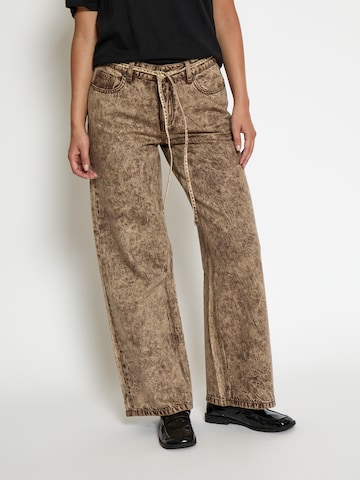 regular Jeans 'Jess' di DESIRES in marrone: frontale