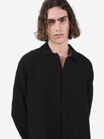 Giesto Regular fit Button Up Shirt in Black: front