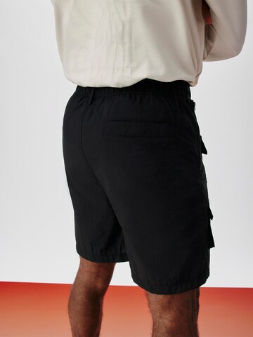 Regular Pantalon cargo 'Theo' ABOUT YOU x Kingsley Coman en noir
