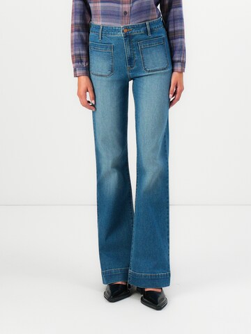 WRANGLER Flared Jeans 'MELODY' in Blau: Vorderseite