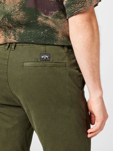 Regular Pantaloni eleganți de la BILLABONG pe verde