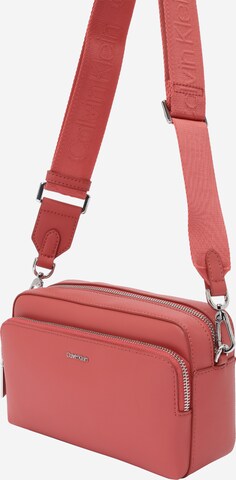 Calvin Klein Skuldertaske i pink