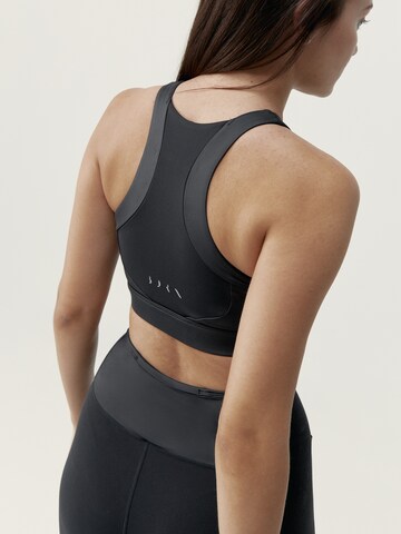Born Living Yoga Sporttop ' Luana ' in Zwart