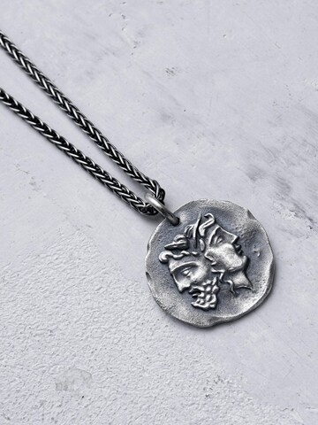 REYTEL Hangers 'DOUBLE MASK OF THE SAGITTARIUS (ancient greek coin)' in Zilver: voorkant