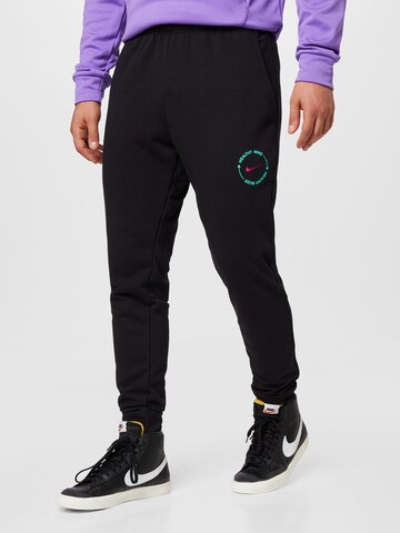 Tapered Pantaloni sportivi di NIKE in nero: frontale