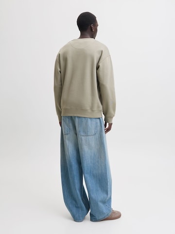 Sweat-shirt 'JJEACE' JACK & JONES en vert