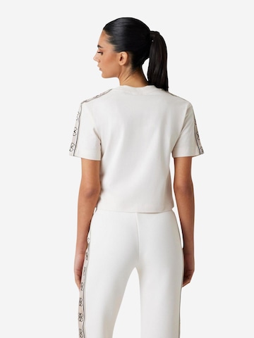 Top 'BRITNEY CROP TEE V3RI08 I3Z14' di GUESS in beige