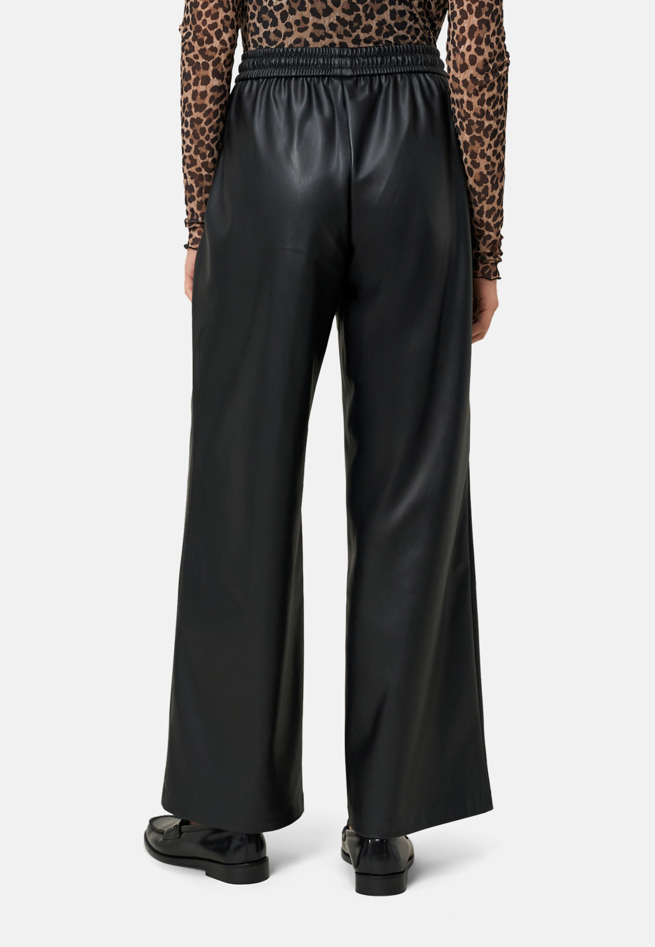 zero Skinny Pants in Black