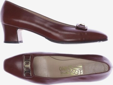 Salvatore Ferragamo High Heels & Pumps in 39 in Brown: front