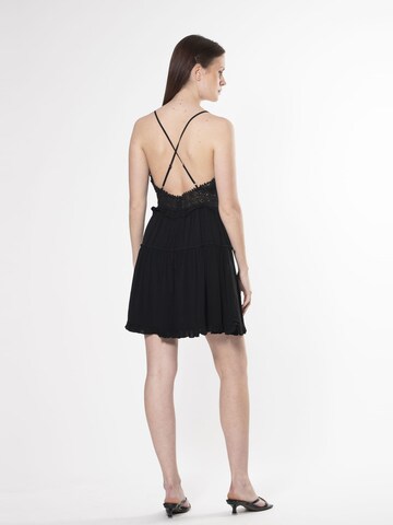 Influencer Kleid in Schwarz