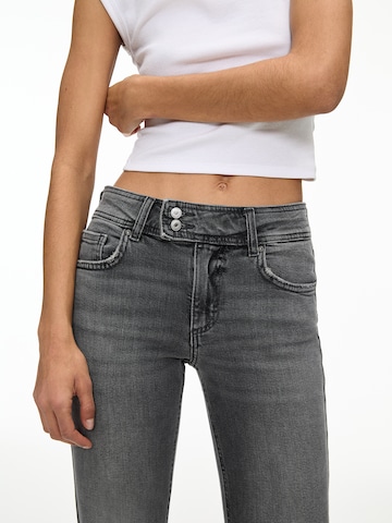 Pull&Bear Bootcut Jeans in Grau