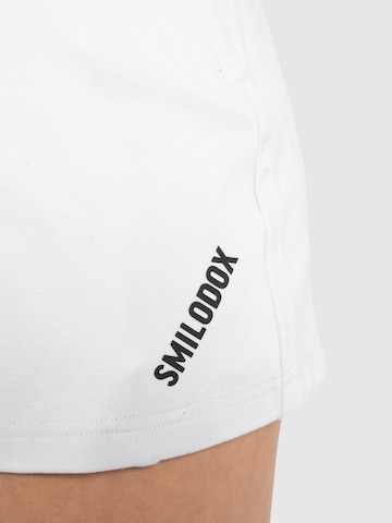 Smilodox Regular Sportshorts 'Althea' in Grau