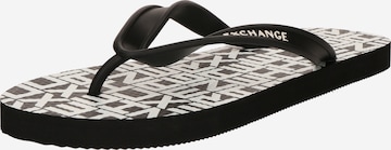 ARMANI EXCHANGE Босоножки через палец в Черный: спереди