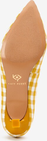 Katy Perry - Sapatos de salto em amarelo