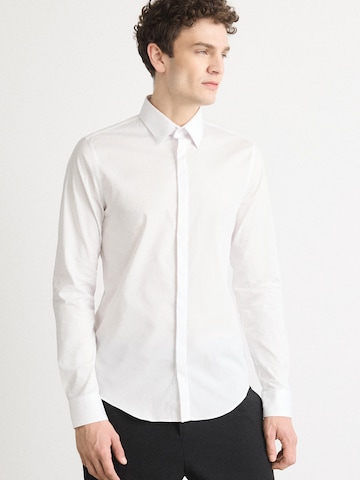 Calvin Klein Slim Fit Paita värissä valkoinen: etupuoli