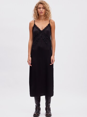 Robe 'Sachi' Gestuz en noir : devant
