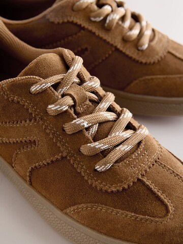 Next Sneaker in Braun