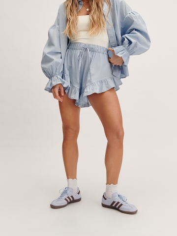 Tatiana Zidekova - Acampanado Pantalón en azul: frente