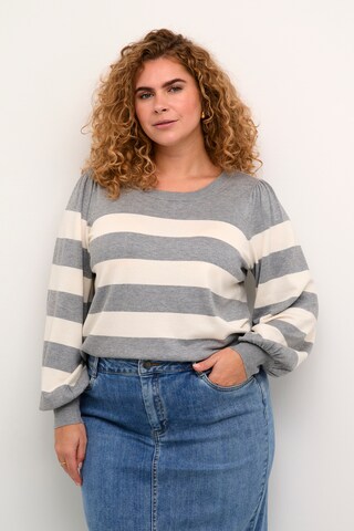 Pullover 'Malia' di KAFFE CURVE in grigio: frontale