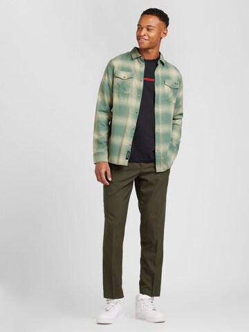 Coupe regular Chemise 'MONTEREY' VANS en vert