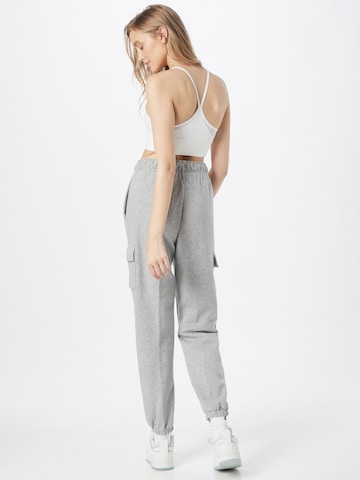 Effilé Pantalon cargo Nike Sportswear en gris