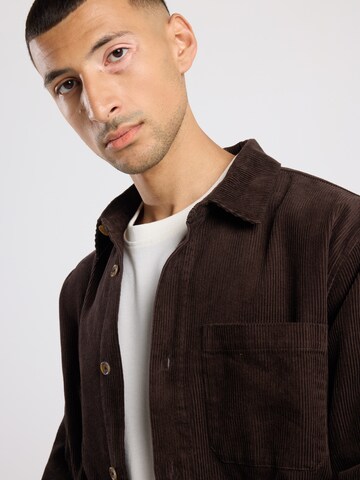 America Today Tussenjas in Bruin