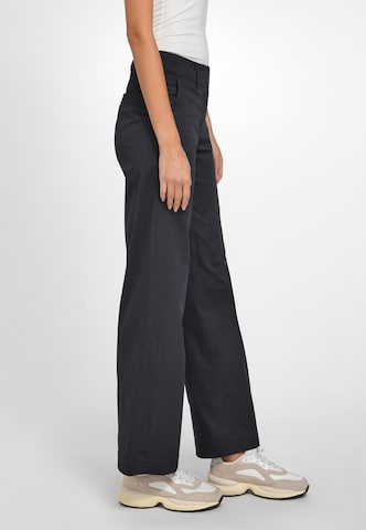 St. Emile Boot cut Pleated Pants in Blue
