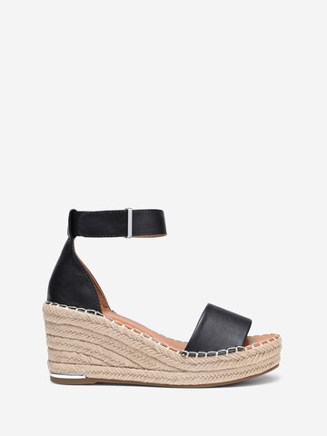 Dream Pairs Sandals in Black
