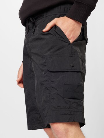 Calvin Klein Jeans Štandardný strih Kapsáče - Čierna