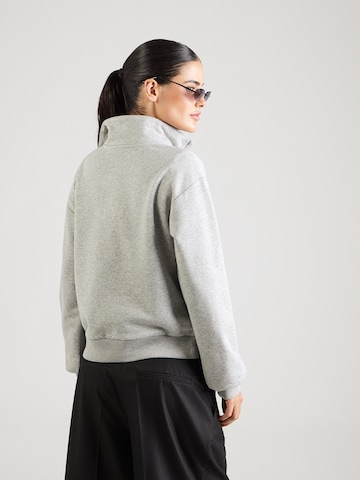 ABOUT YOU Mikina 'Naya' – šedá