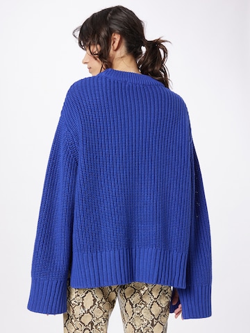 Gina Tricot Пуловер 'Alba' в синьо