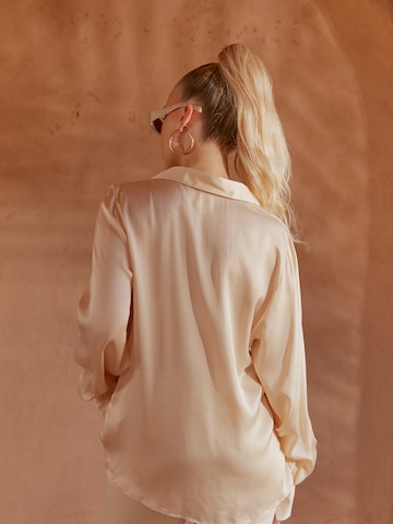 Ema Louise x ABOUT YOU Blouse 'Bianca' in Beige