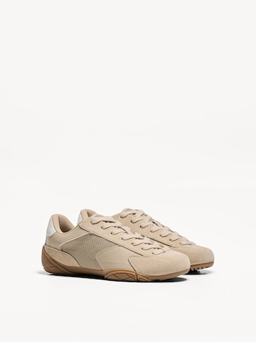 Bershka Sneakers laag 'DEPORTIVO FINO ARENA' in Beige