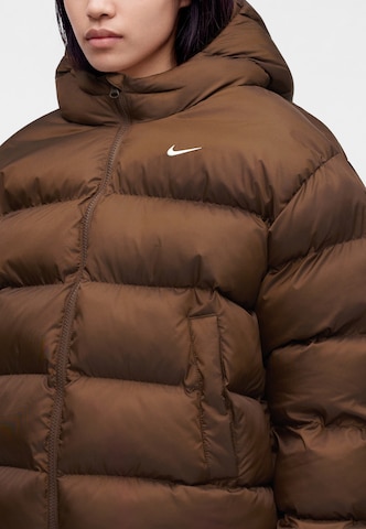 Nike Sportswear Winterjas 'CLSSC' in Bruin